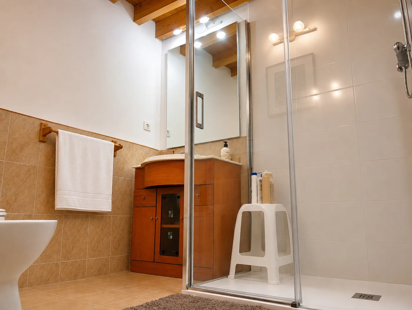 Baño compartido planta baja Casa Rural El Refugio de Iñaki, Mijangos