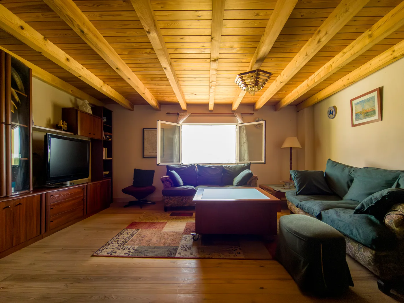 Salón con dos espacios diferenciados — zona 1, Casa Rural El Refugio de Iñaki